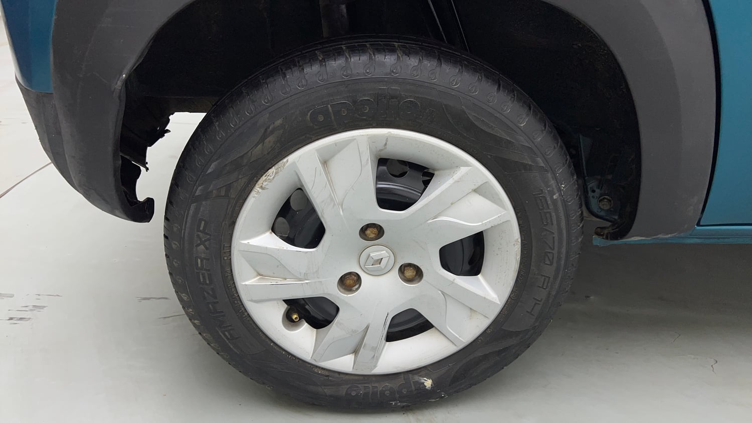 Used 2022 Renault Kwid RXT 1.0 AMT (O) Petrol Automatic tyres RIGHT REAR TYRE RIM VIEW