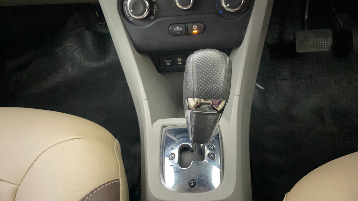 Used 2017 Tata Tiago Revotron XZA Petrol Automatic interior GEAR  KNOB VIEW