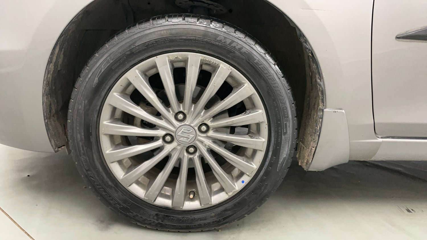 Used 2017 Maruti Suzuki Ciaz Alpha 1.4 MT Petrol Manual tyres LEFT FRONT TYRE RIM VIEW