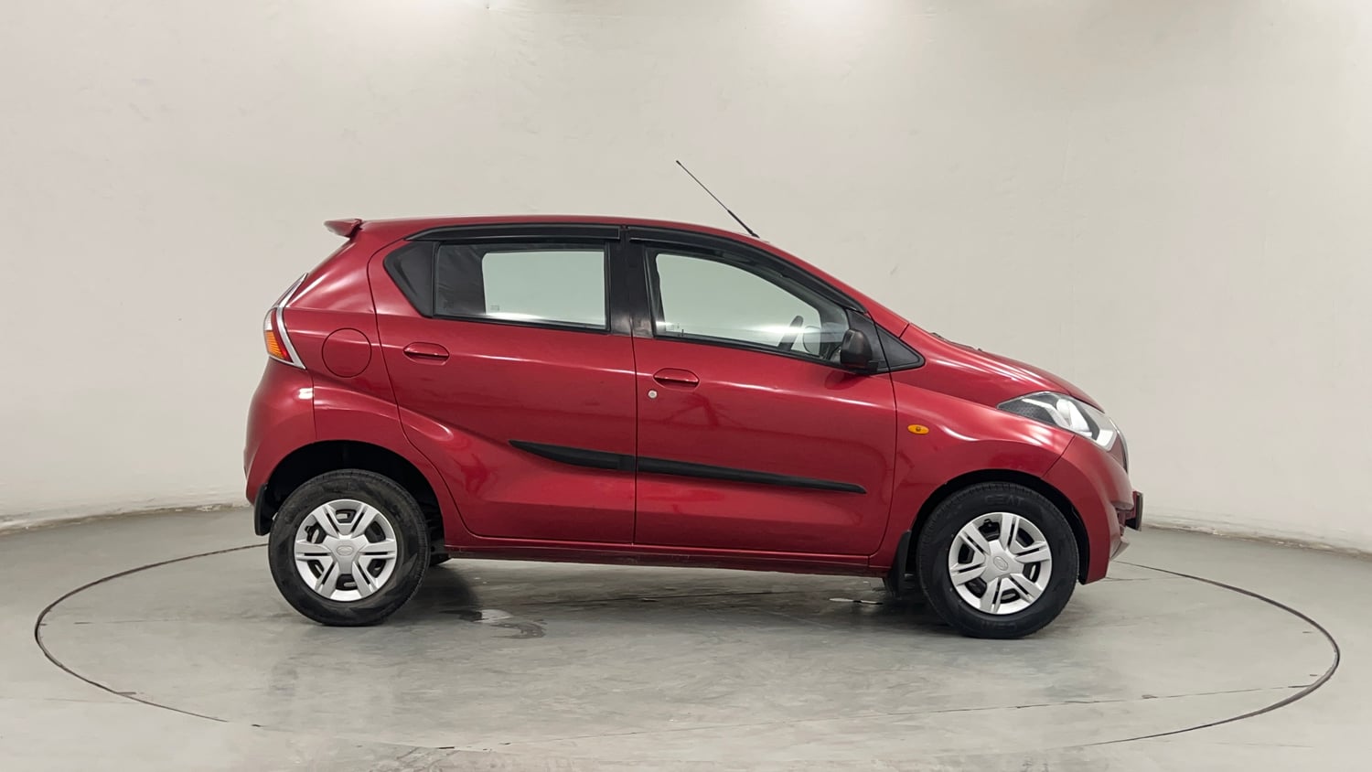 Used 2018 Datsun Redi-GO T(O) 1.0 Petrol Manual exterior RIGHT SIDE VIEW