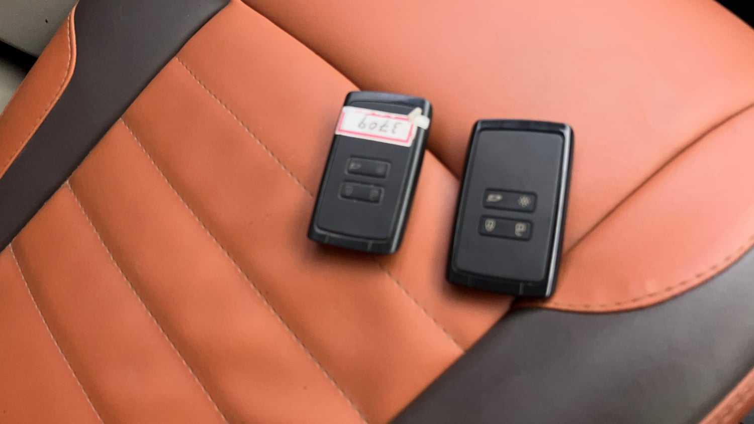 Used 2022 Renault Triber RXZ EASY-R AMT Petrol Automatic extra CAR KEY VIEW