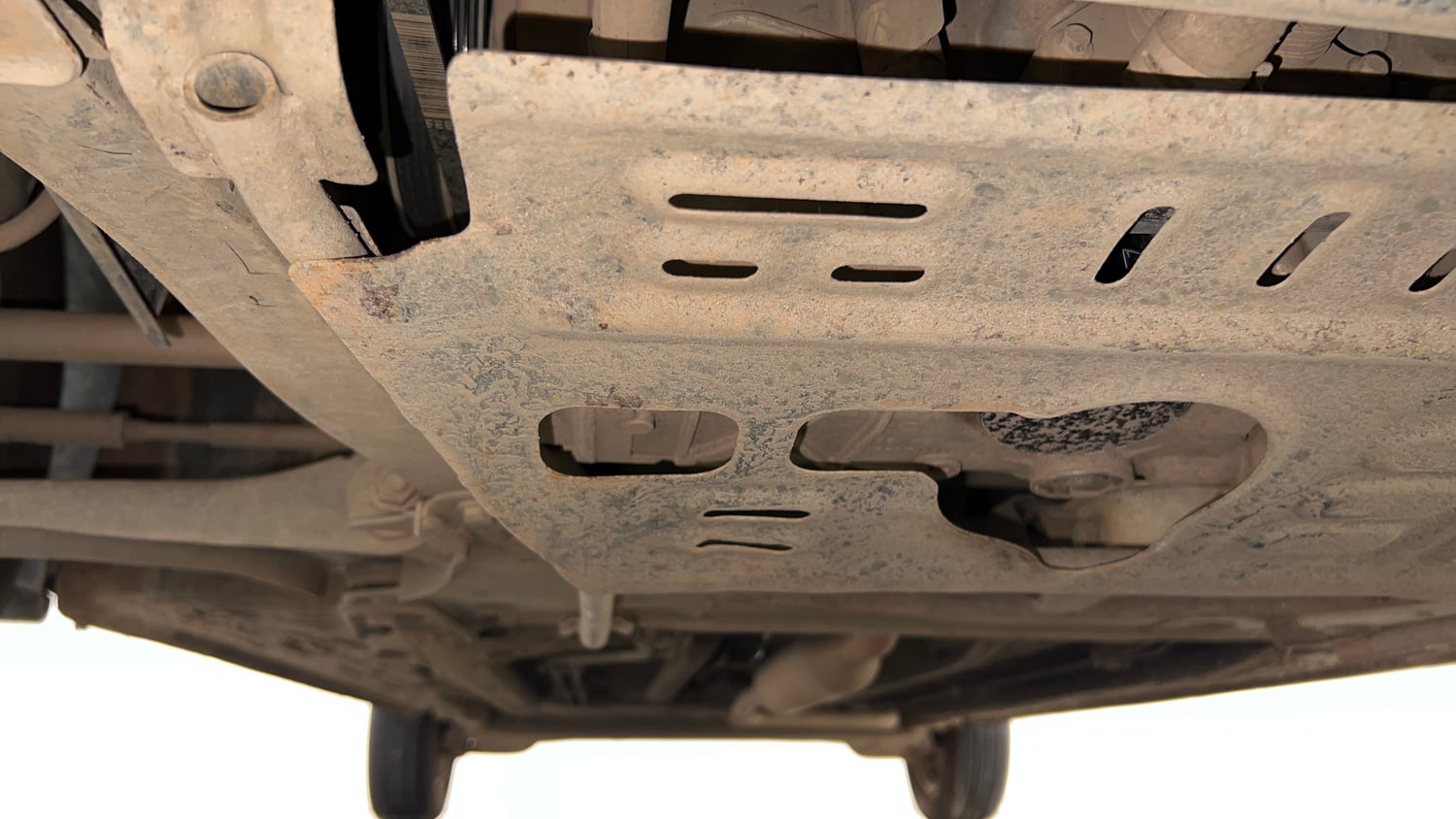 Used 2022 Renault Triber RXZ EASY-R AMT Petrol Automatic extra FRONT LEFT UNDERBODY VIEW
