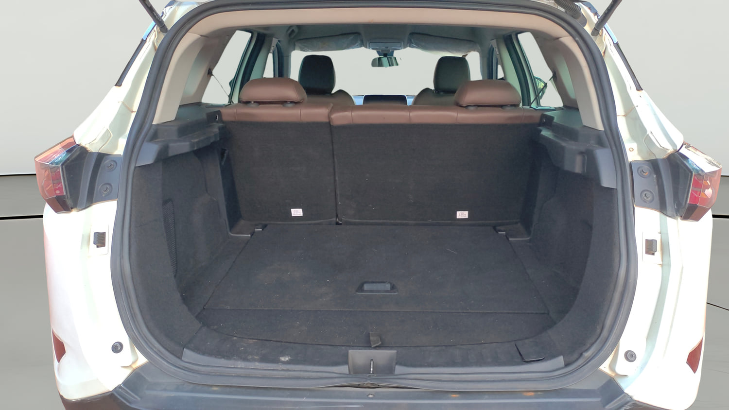 Used 2019 Tata Harrier XZ Diesel Manual interior DICKY INSIDE VIEW