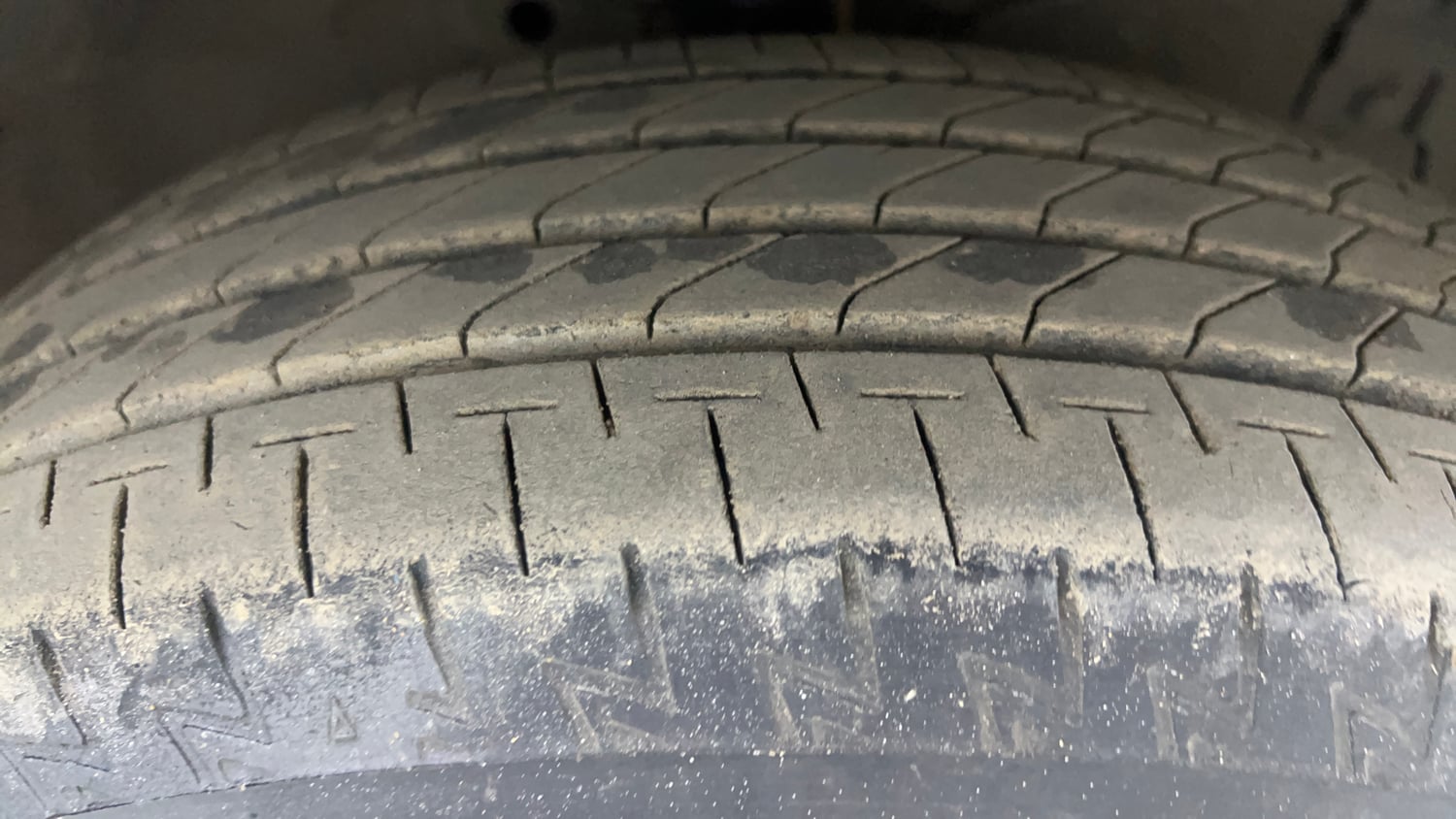 Used 2015 Maruti Suzuki Swift Dzire ZXI Petrol Manual tyres RIGHT FRONT TYRE TREAD VIEW