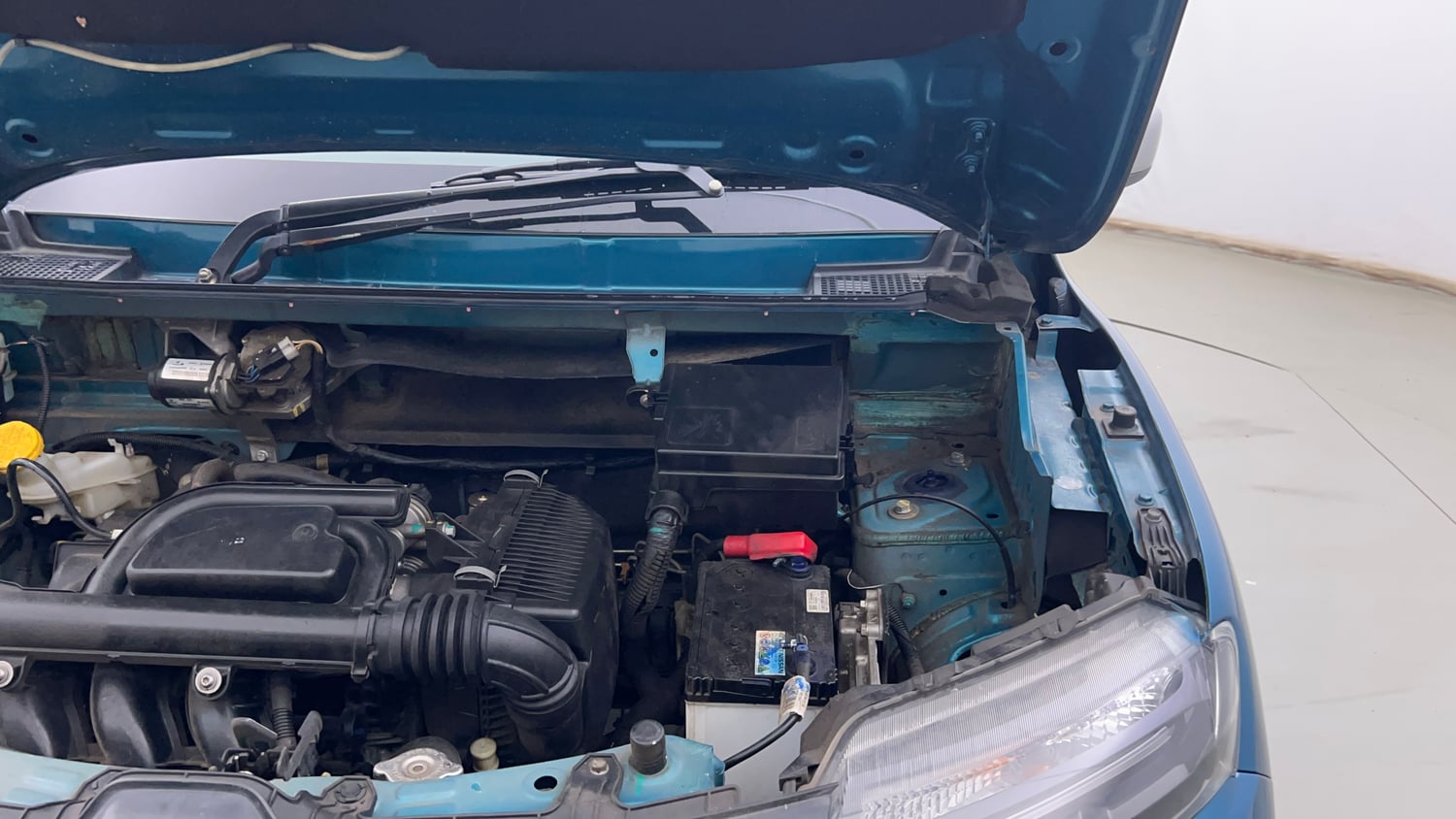 Used 2022 Renault Kwid RXT 1.0 AMT Petrol Automatic engine ENGINE LEFT SIDE HINGE & APRON VIEW