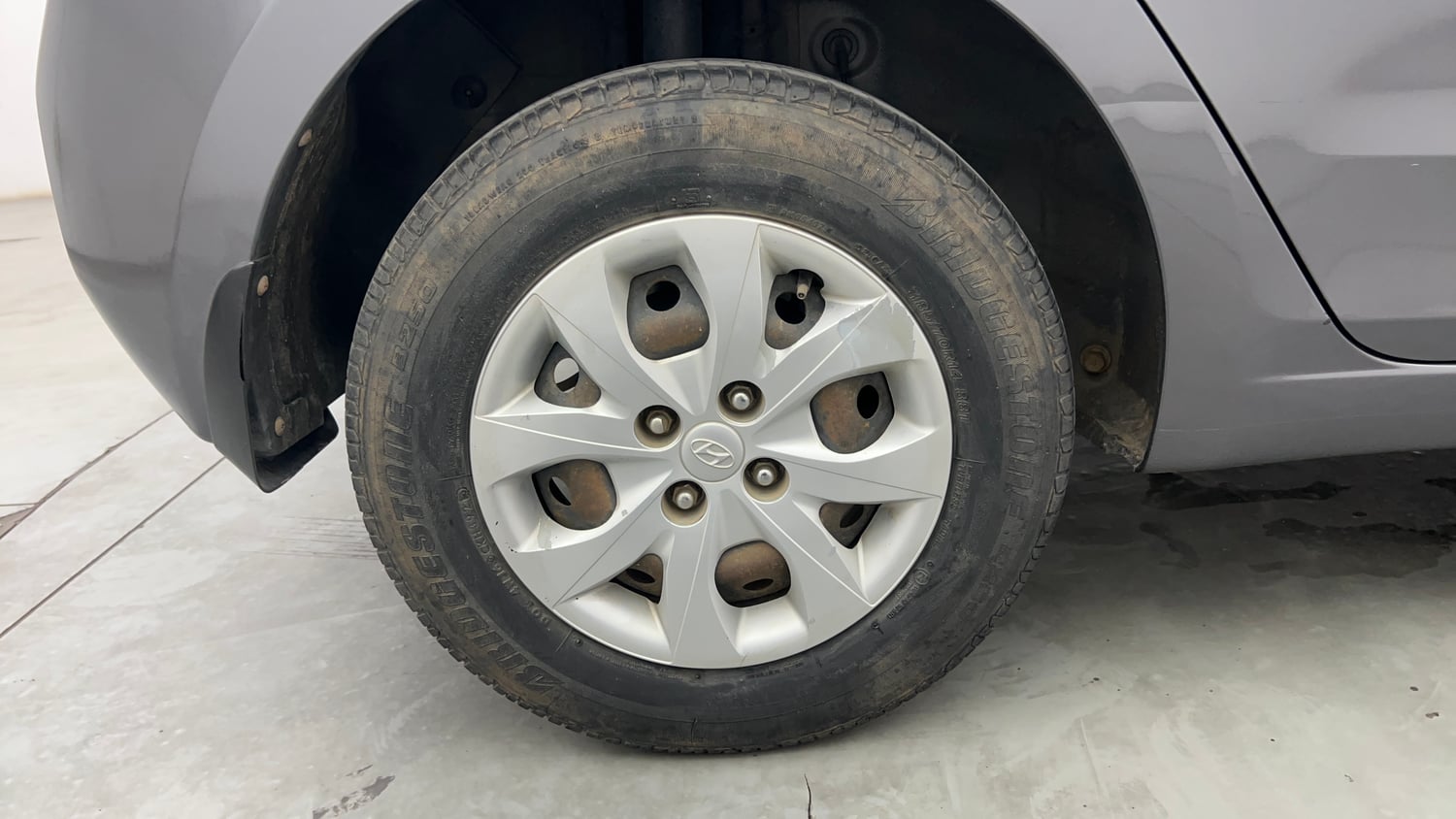 Used 2018 Hyundai Elite i20 Sportz 1.2 Petrol Manual tyres RIGHT REAR TYRE RIM VIEW
