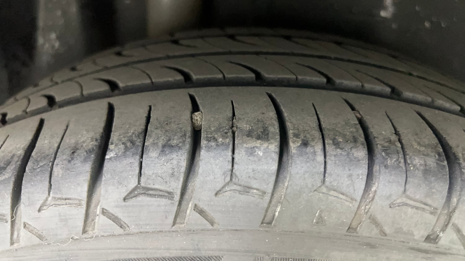 Used 2017 Ford Figo Titanium 1.2 Ti-VCT Petrol Manual tyres RIGHT REAR TYRE TREAD VIEW