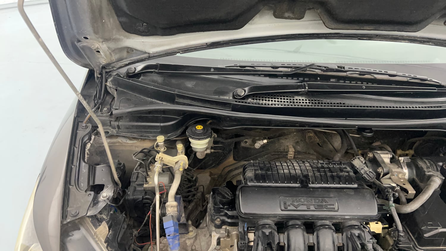 Used 2016 Honda Jazz VX Petrol Petrol Manual engine ENGINE RIGHT SIDE HINGE & APRON VIEW