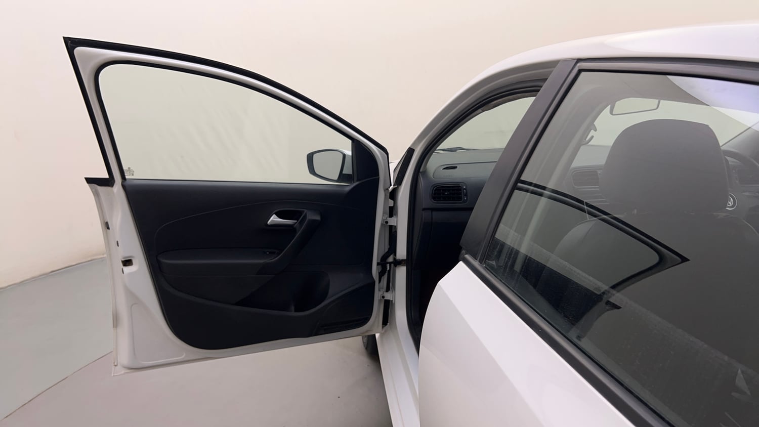Used 2018 Volkswagen Polo Comfortline 1.0L (P) Petrol Manual interior LEFT FRONT DOOR OPEN VIEW