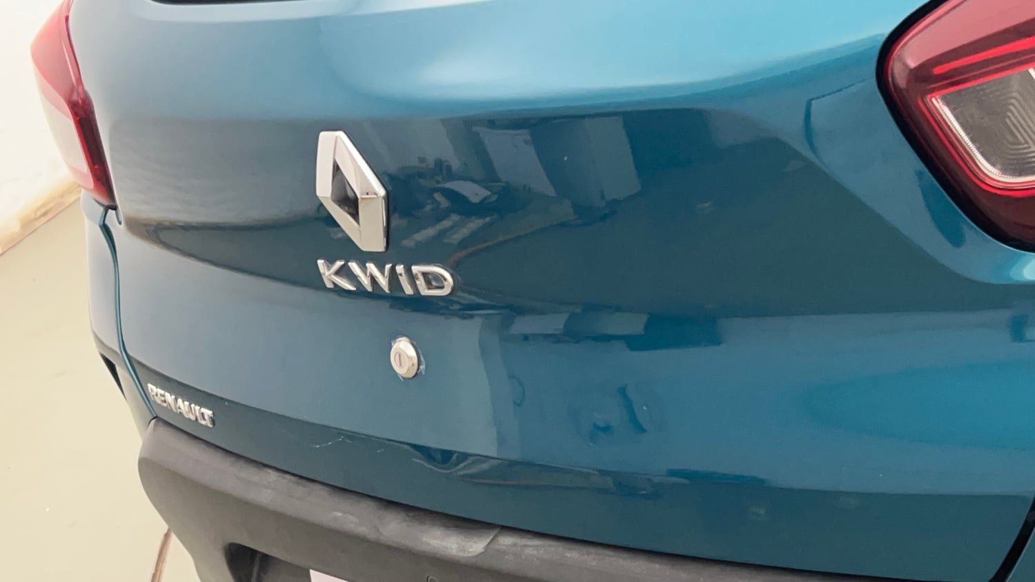 Used 2022 Renault Kwid RXT 1.0 AMT Petrol Automatic dents MINOR SCRATCH