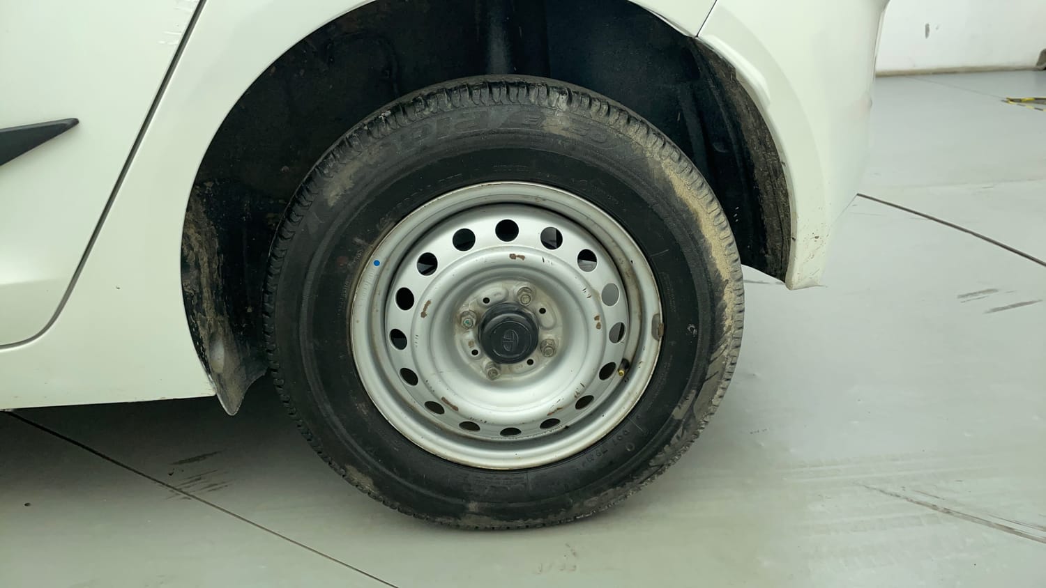 Used 2022 Tata Altroz XE Plus Petrol Petrol Manual tyres LEFT REAR TYRE RIM VIEW