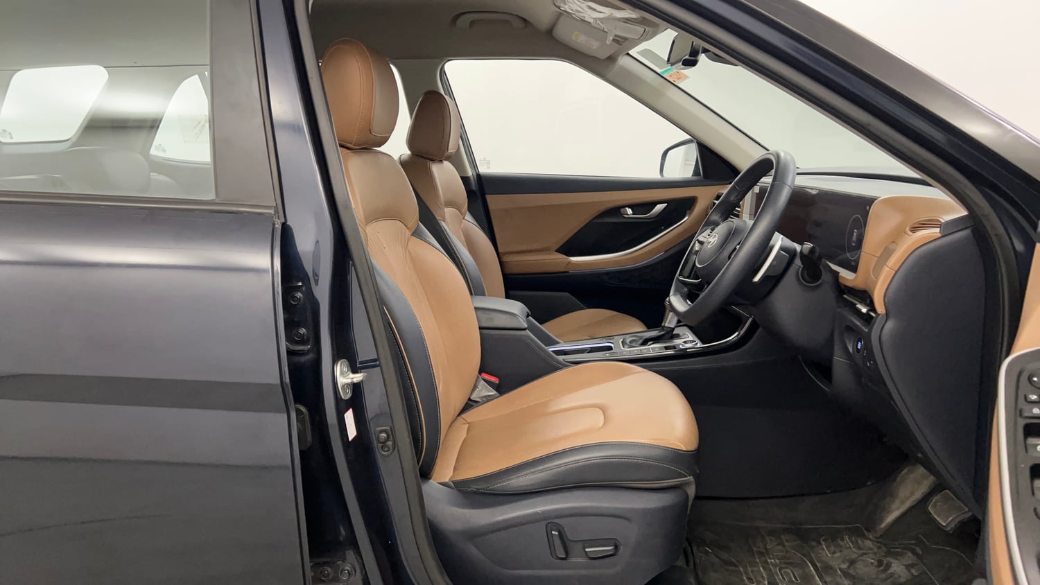 Used 2024 Hyundai Alcazar Signature 1.5 Diesel AT 7STR Diesel Automatic interior RIGHT SIDE FRONT DOOR CABIN VIEW