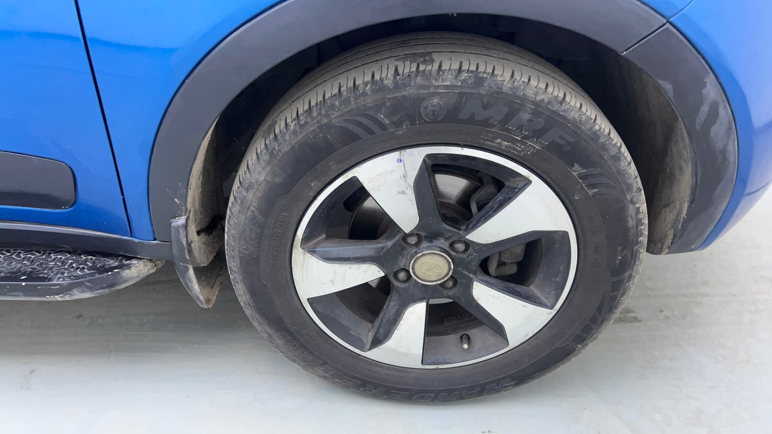 Used 2018 Tata Nexon XZA Plus Diesel Diesel Automatic tyres RIGHT FRONT TYRE RIM VIEW