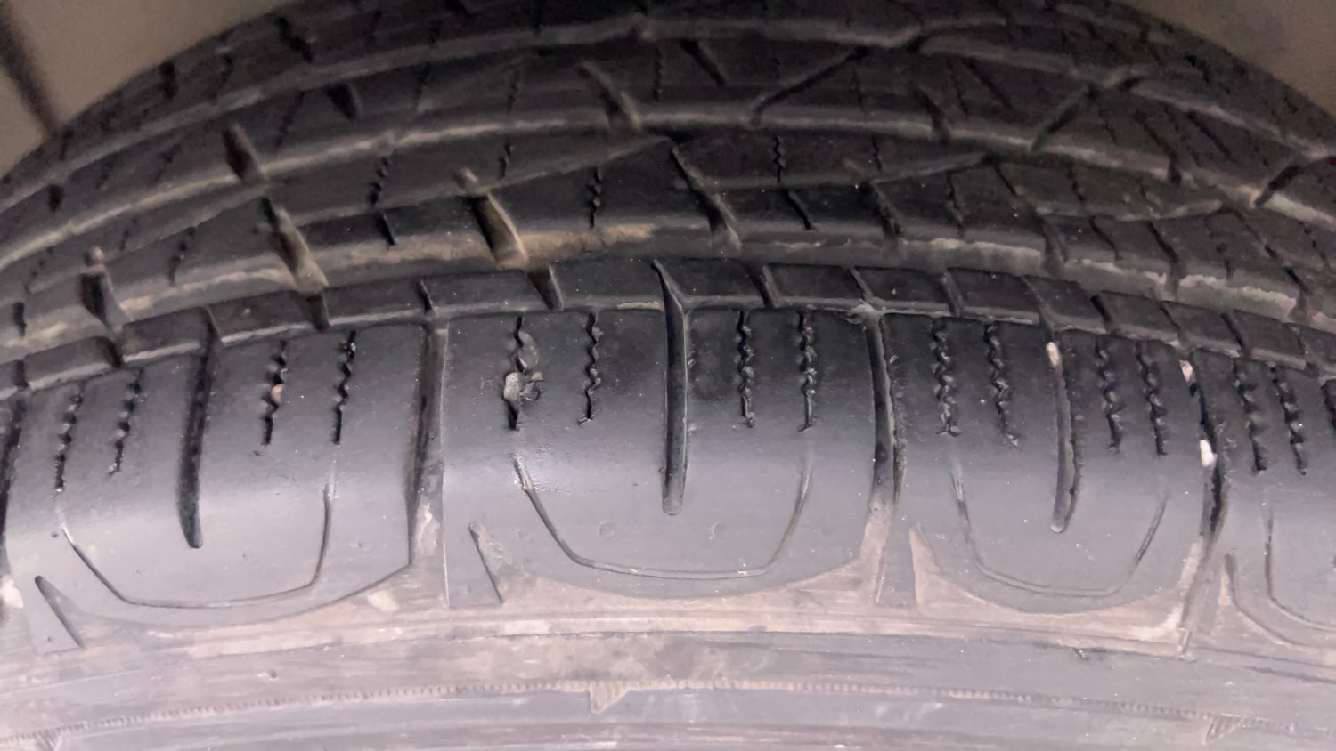 Used 2019 Jeep Compass Longitude (O) 1.4 Petrol AT Petrol Automatic tyres LEFT FRONT TYRE TREAD VIEW