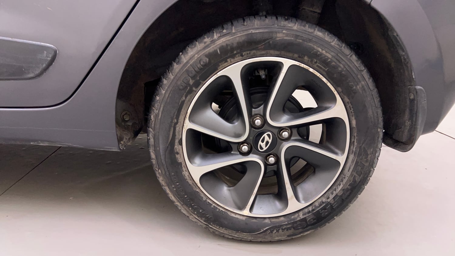 Used 2017 Hyundai Grand i10 Sportz (O) AT 1.2 Kappa VTVT Petrol Automatic tyres LEFT REAR TYRE RIM VIEW