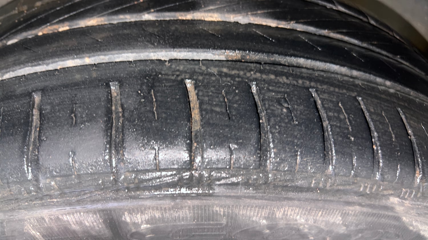 Used 2018 Volkswagen Polo Comfortline 1.0L (P) Petrol Manual tyres LEFT REAR TYRE TREAD VIEW