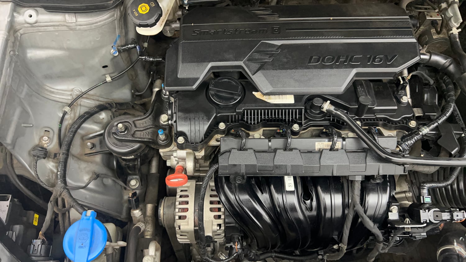 Used 2022 Hyundai Alcazar Prestige 7 STR 2.0 Petrol Petrol Manual engine ENGINE RIGHT SIDE VIEW