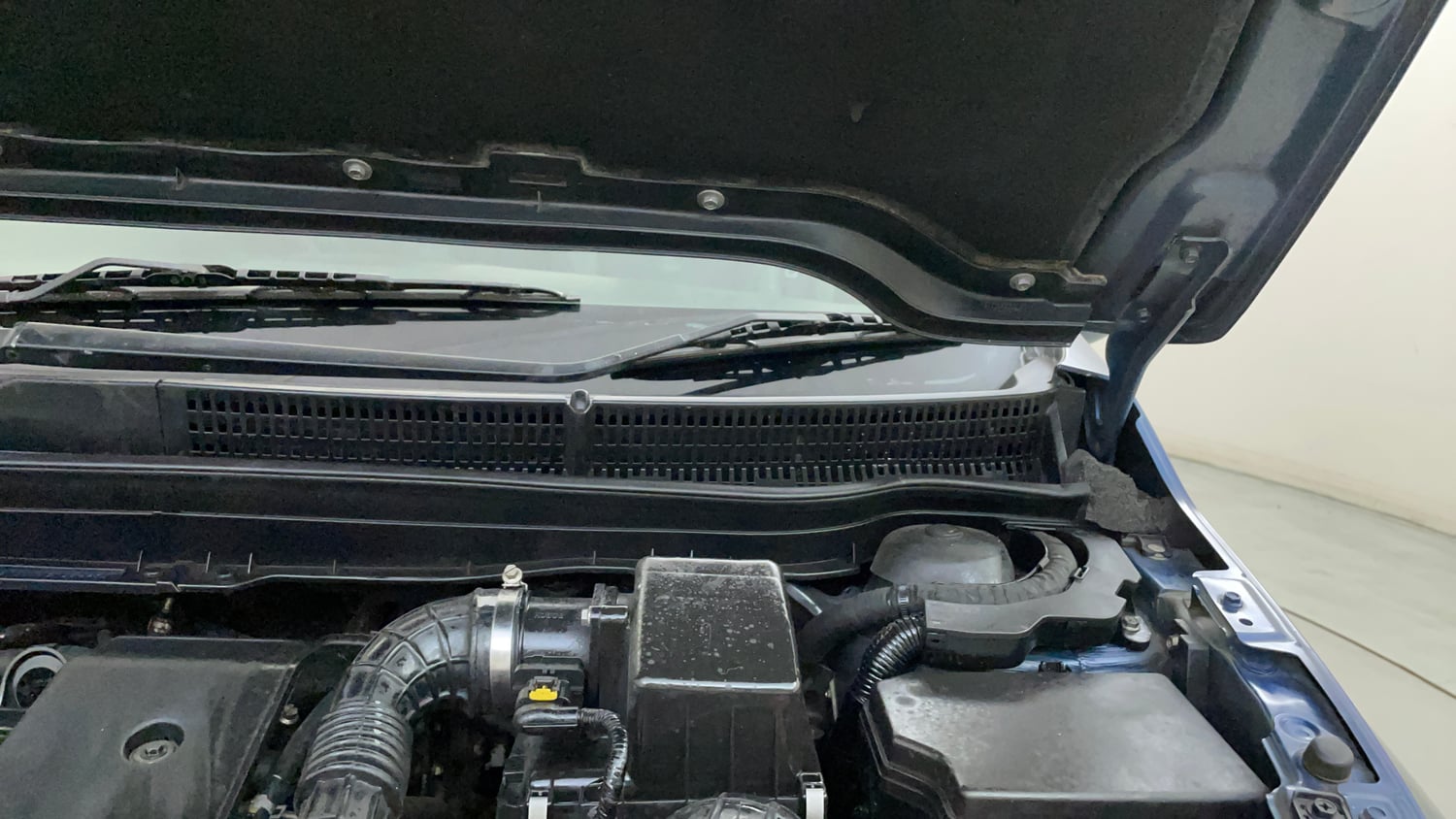 Used 2018 Maruti Suzuki S-Cross Zeta 1.3 Diesel Manual engine ENGINE LEFT SIDE HINGE & APRON VIEW
