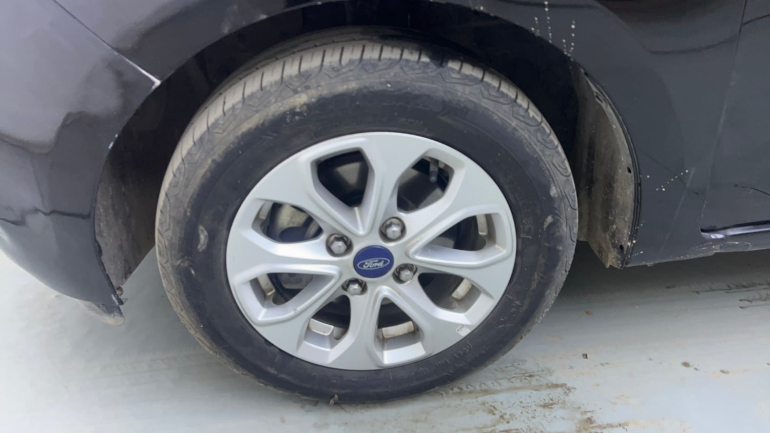 Used 2017 Ford Figo Aspire Titanium 1.2 Ti-VCT Petrol Manual tyres LEFT FRONT TYRE RIM VIEW