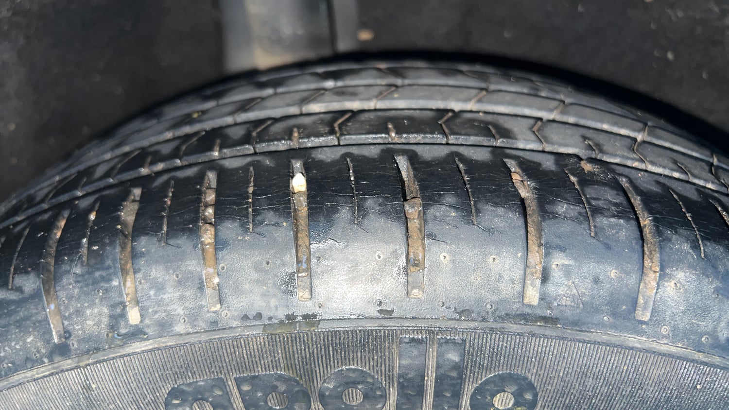 Used 2019 Maruti Suzuki Baleno Zeta Petrol Manual tyres RIGHT REAR TYRE TREAD VIEW