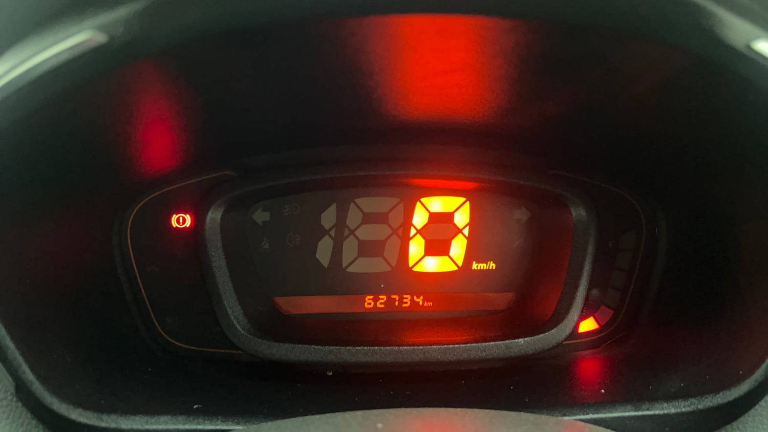 Used 2018 Renault Kwid RXT Opt Petrol Manual interior CLUSTERMETER VIEW