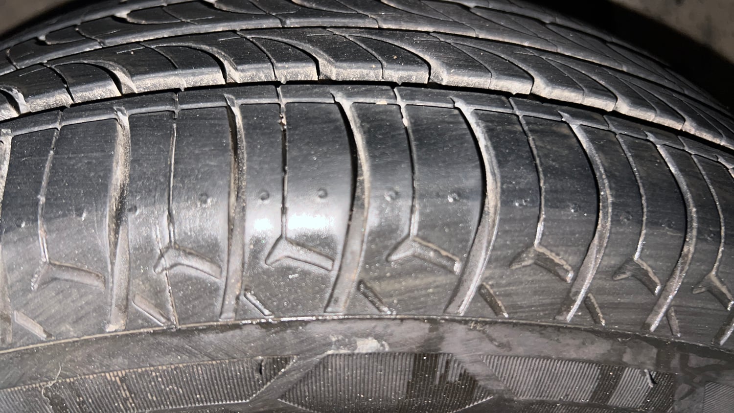 Used 2021 Hyundai Grand i10 Nios Sportz AMT 1.2 CRDi Diesel Automatic tyres RIGHT FRONT TYRE TREAD VIEW