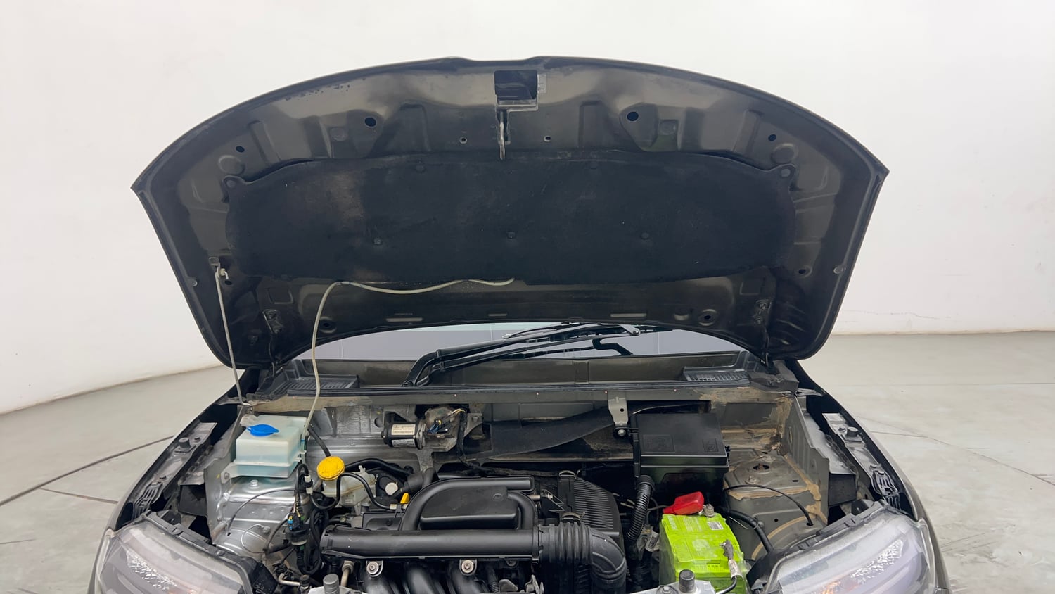 Used 2024 Renault Kwid RXT 1.0L Petrol Manual engine ENGINE & BONNET OPEN FRONT VIEW