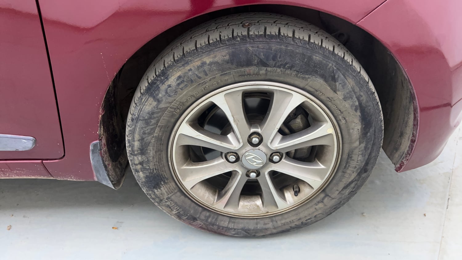 Used 2017 Hyundai Grand i10 Asta AT 1.2 Kappa VTVT (O) Petrol Automatic tyres RIGHT FRONT TYRE RIM VIEW