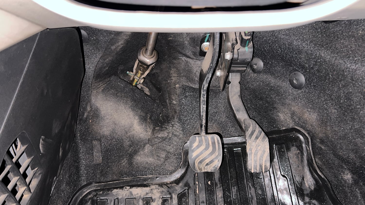 Used 2022 Renault Triber RXZ EASY-R AMT Petrol Automatic interior PEDALS VIEW
