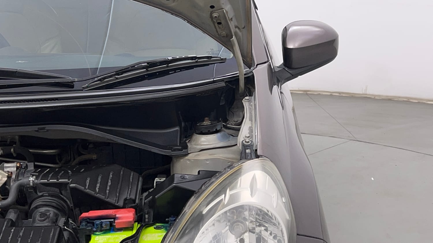 Used 2013 Honda Brio S MT Petrol Manual engine ENGINE LEFT SIDE HINGE & APRON VIEW