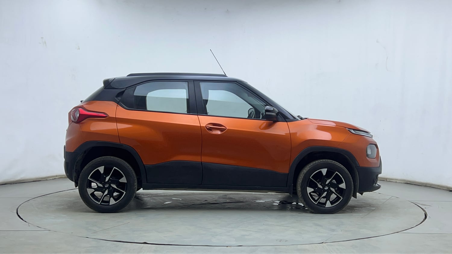 Used 2023 Tata Punch Creative Dual Tone AMT Petrol Automatic exterior RIGHT SIDE VIEW