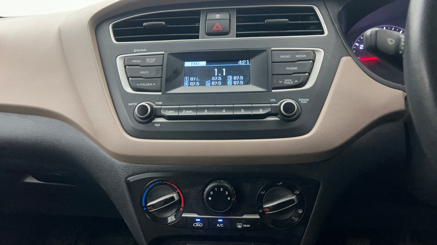 Used 2018 Hyundai Elite i20 Sportz 1.2 Petrol Manual interior MUSIC SYSTEM & AC CONTROL VIEW