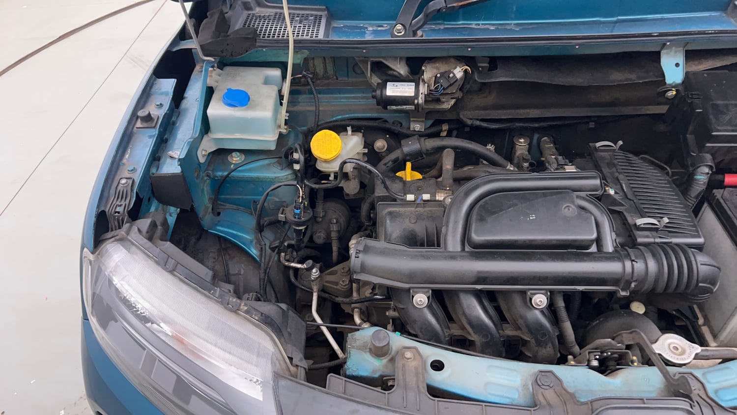 Used 2022 Renault Kwid RXT 1.0 AMT Petrol Automatic engine ENGINE RIGHT SIDE VIEW