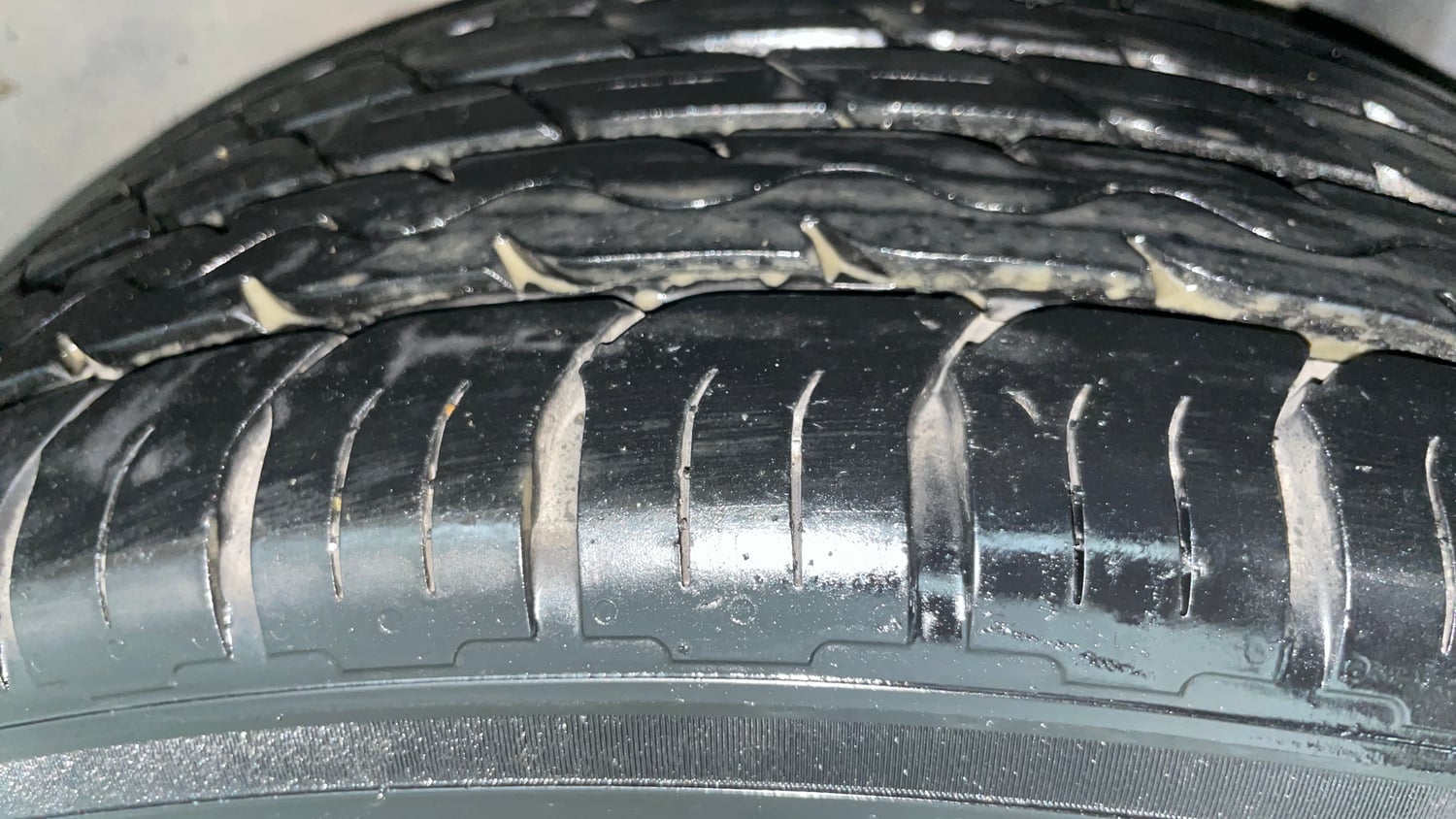 Used 2017 Maruti Suzuki Ciaz Alpha 1.4 MT Petrol Manual tyres LEFT REAR TYRE TREAD VIEW