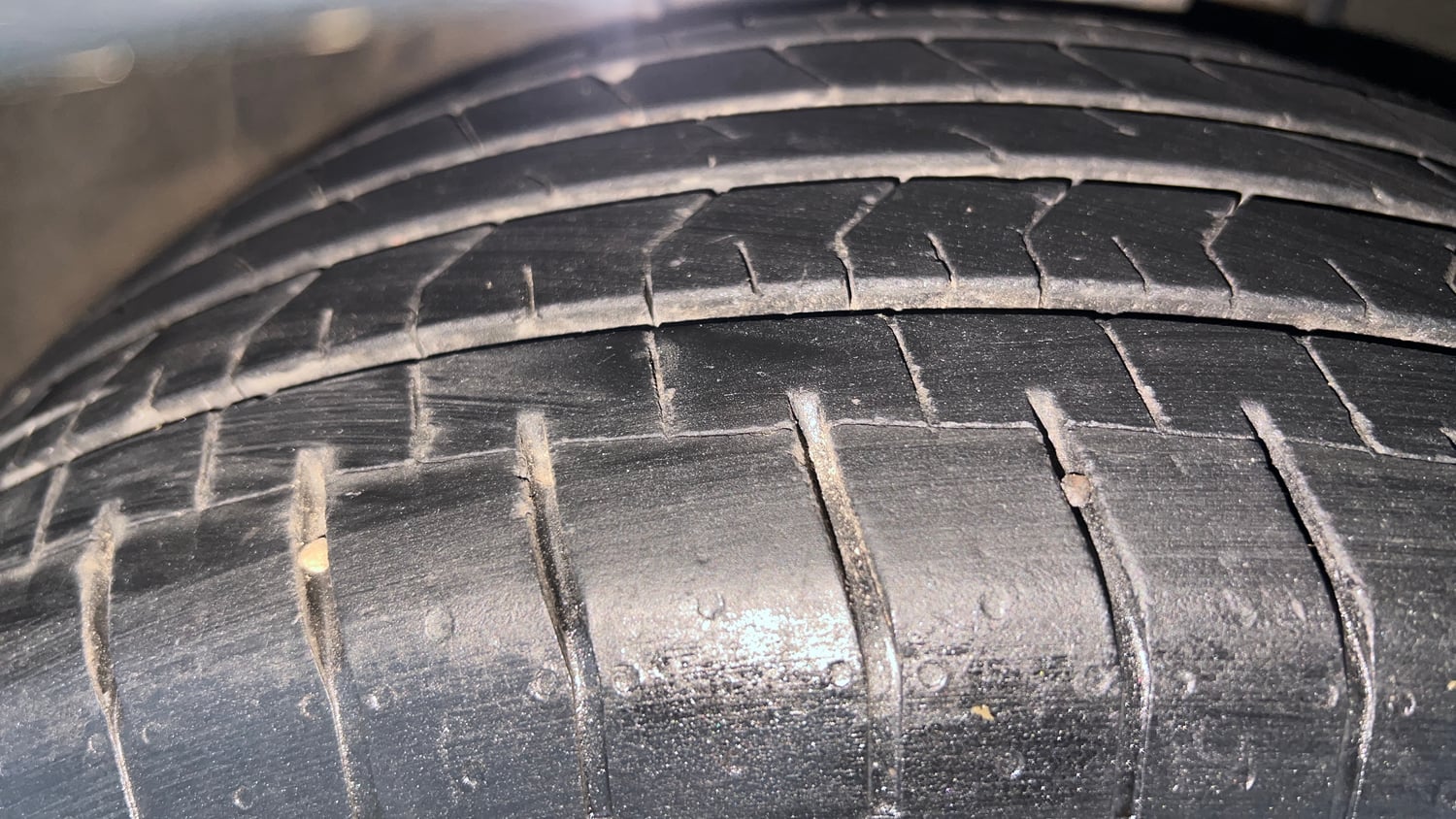 Used 2023 Hyundai Verna SX (O) 1.5 Turbo Petrol DCT Petrol Automatic tyres RIGHT FRONT TYRE TREAD VIEW