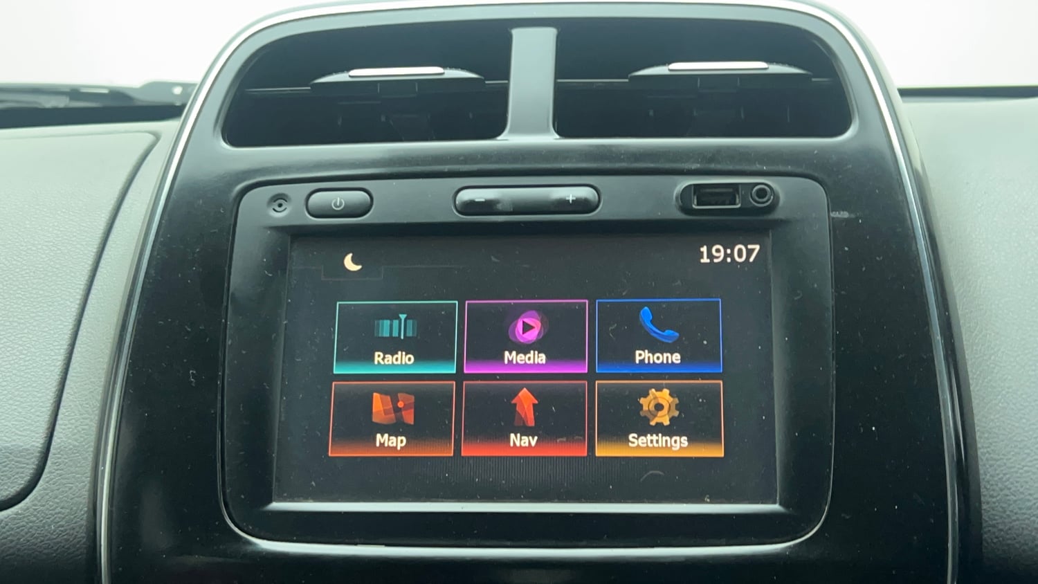 Used 2018 Renault Kwid RXT Opt Petrol Manual top_features Touch screen infotainment system