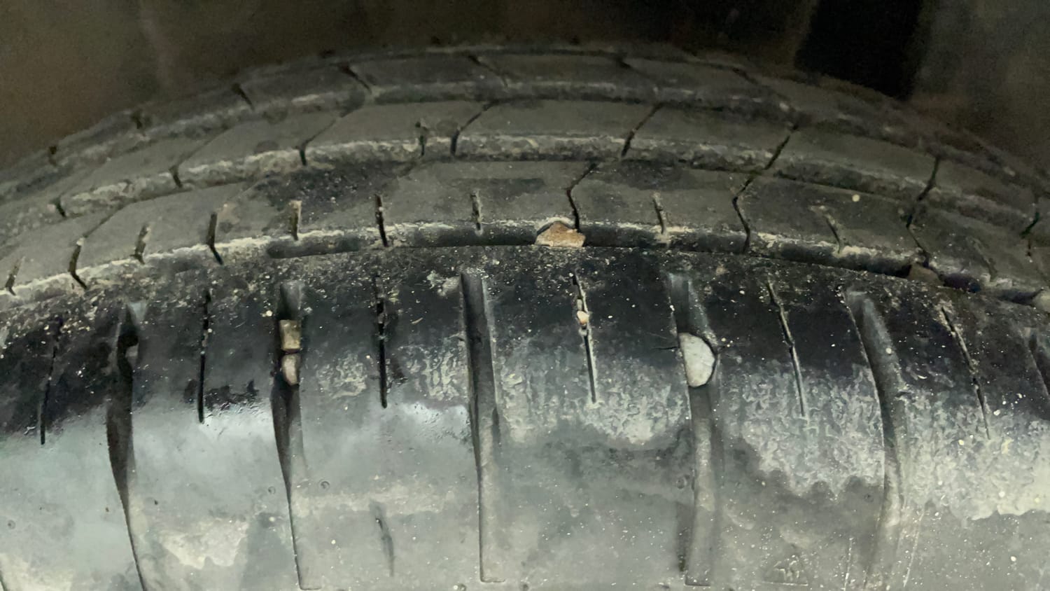 Used 2021 Maruti Suzuki Swift ZXi Petrol Manual tyres LEFT REAR TYRE TREAD VIEW