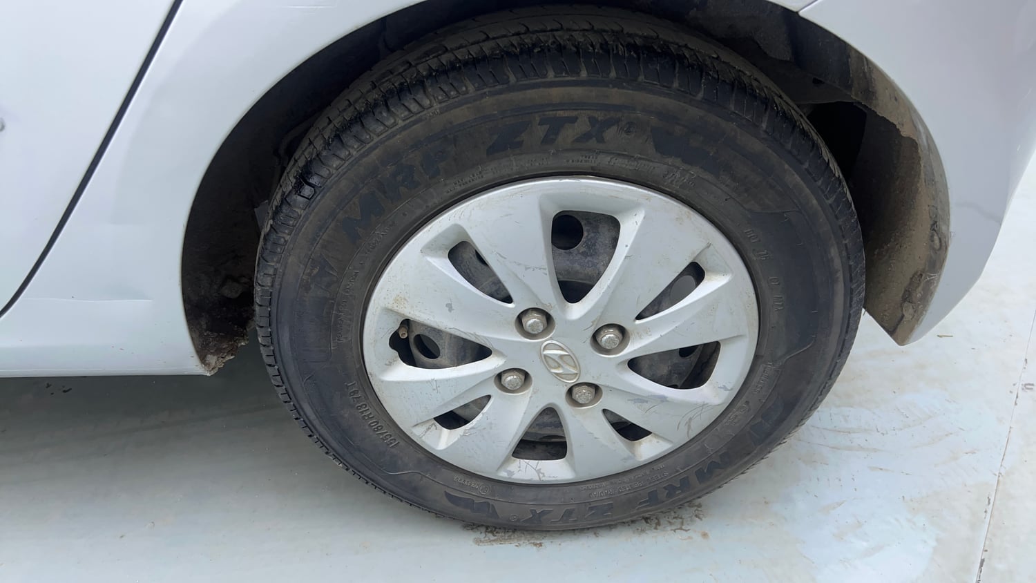 Used 2012 Hyundai i10 Sportz 1.2 Kappa2 Petrol Manual tyres LEFT REAR TYRE RIM VIEW