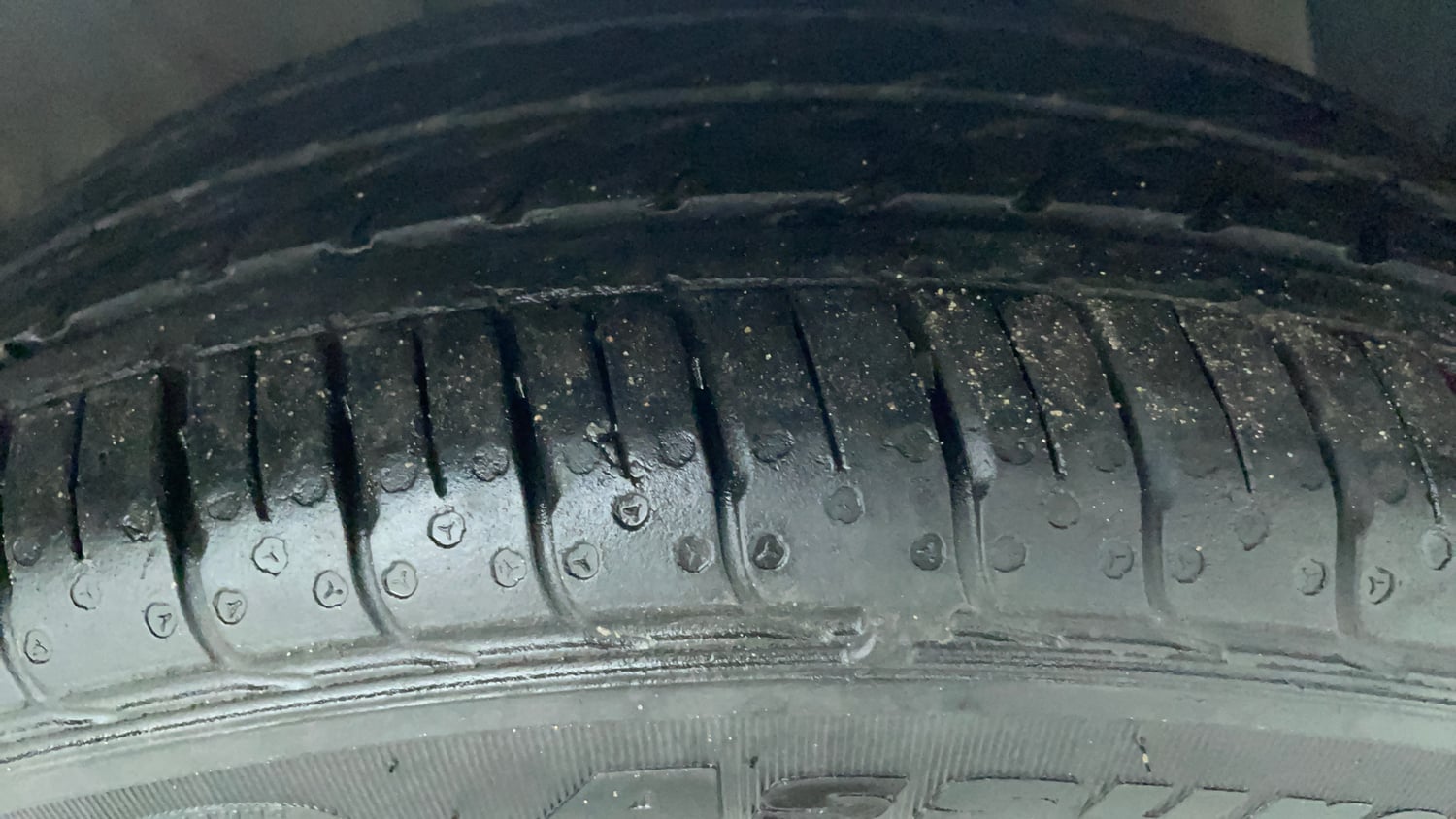 Used 2024 Hyundai Aura SX 1.2 (O) Petrol Petrol Manual tyres RIGHT FRONT TYRE TREAD VIEW