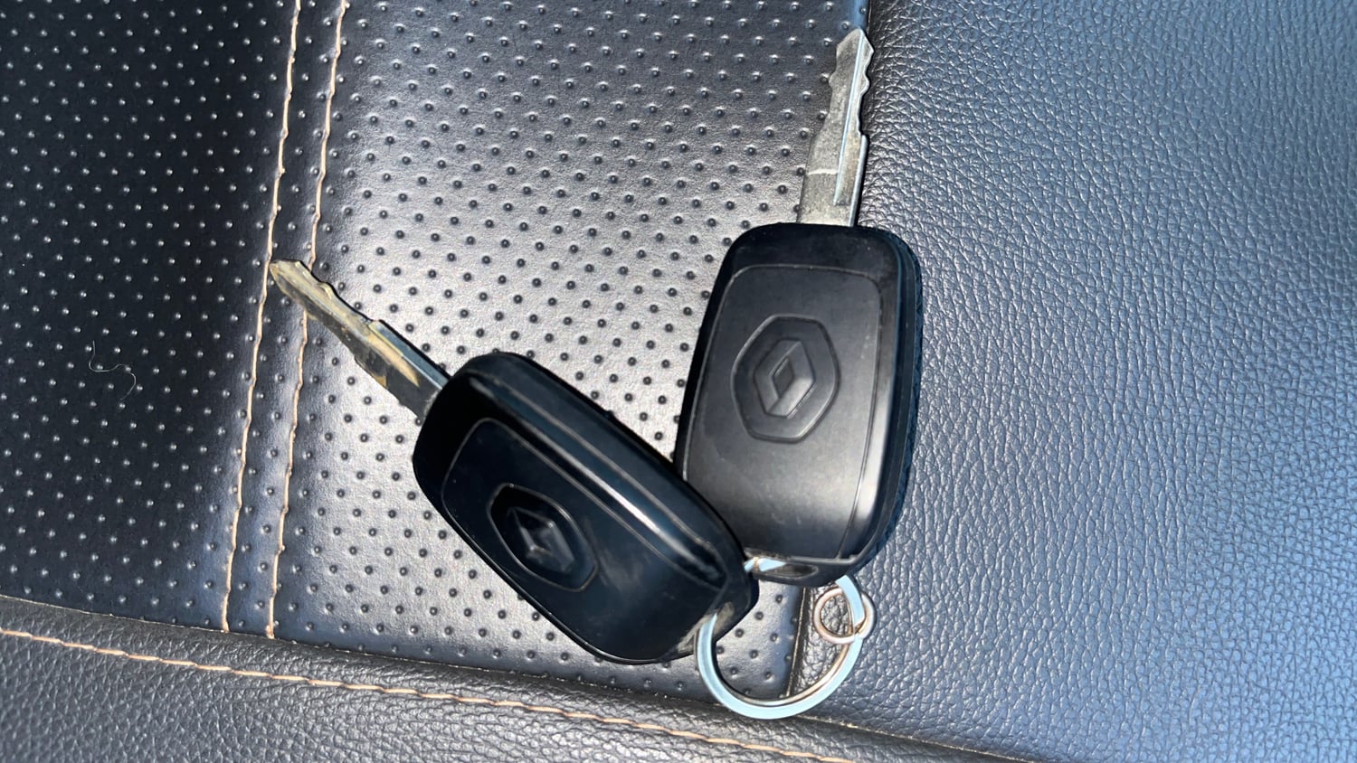 Used 2018 Renault Kwid 1.0 RXT AMT Petrol Automatic extra CAR KEY VIEW