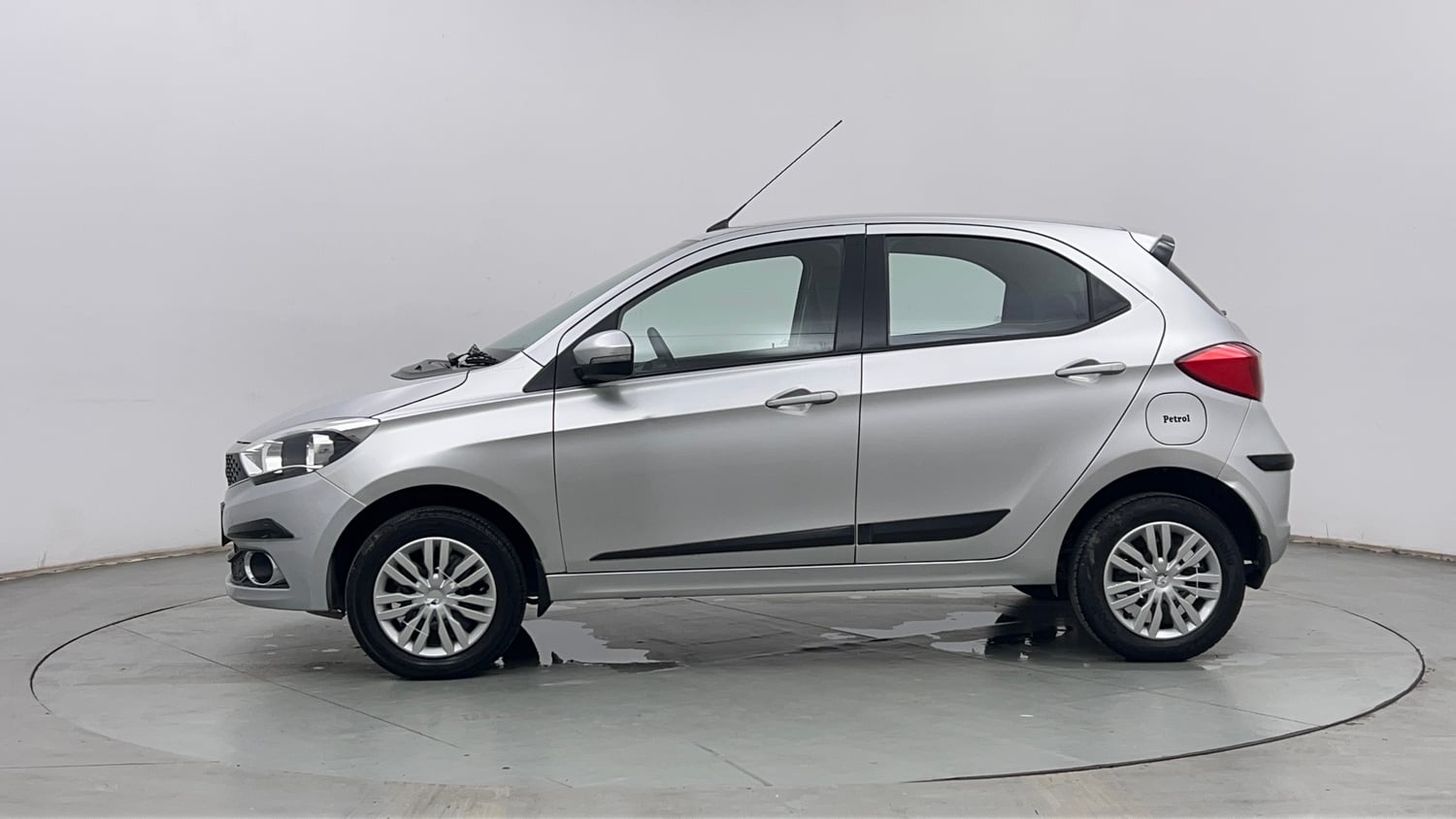 Used 2019 Tata Tiago Revotron XZ w/o Alloy Petrol Manual exterior LEFT SIDE VIEW