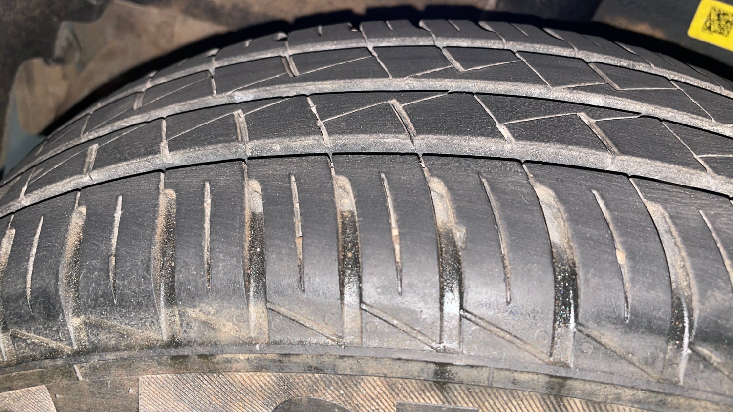 Used 2022 Hyundai Grand i10 Nios Sportz AMT 1.2 Kappa VTVT Petrol Automatic tyres RIGHT REAR TYRE TREAD VIEW