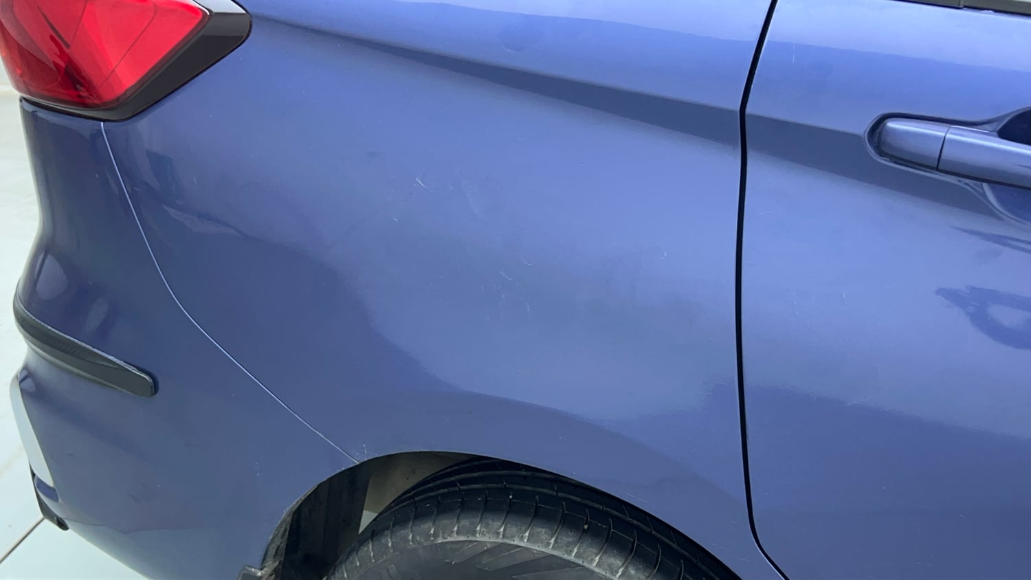 Used 2021 Maruti Suzuki Ertiga VXi CNG Cng Manual dents MINOR SCRATCH