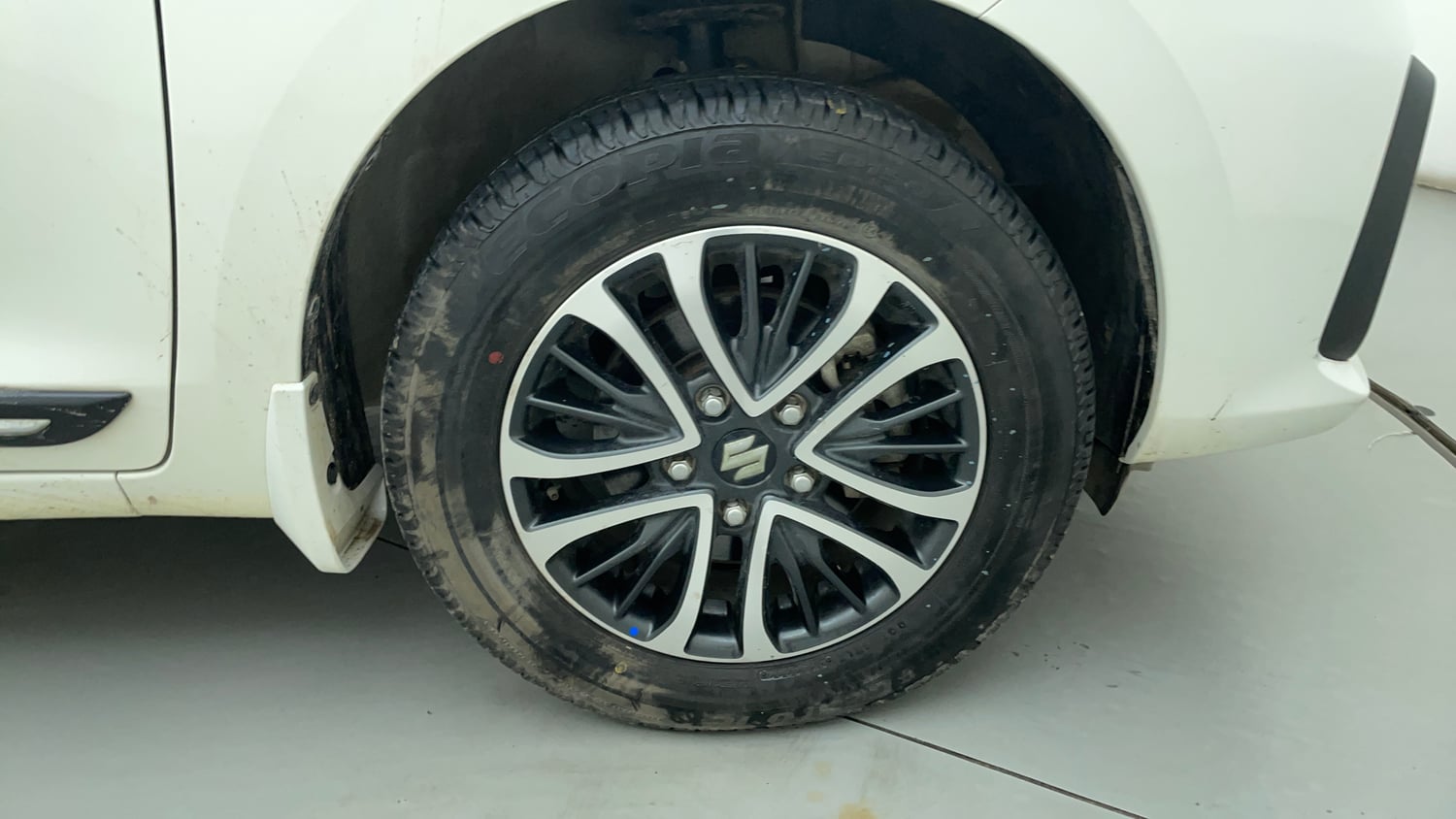 Used 2022 Maruti Suzuki Ertiga ZXi AT Petrol Automatic tyres RIGHT FRONT TYRE RIM VIEW