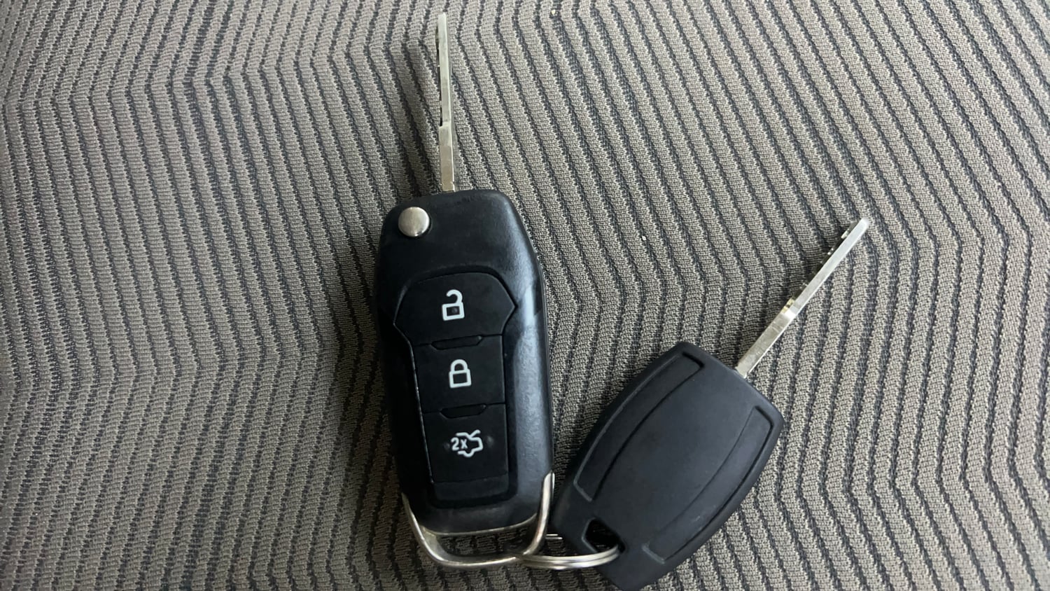 Used 2017 Ford Figo Aspire Titanium 1.2 Ti-VCT Petrol Manual extra CAR KEY VIEW