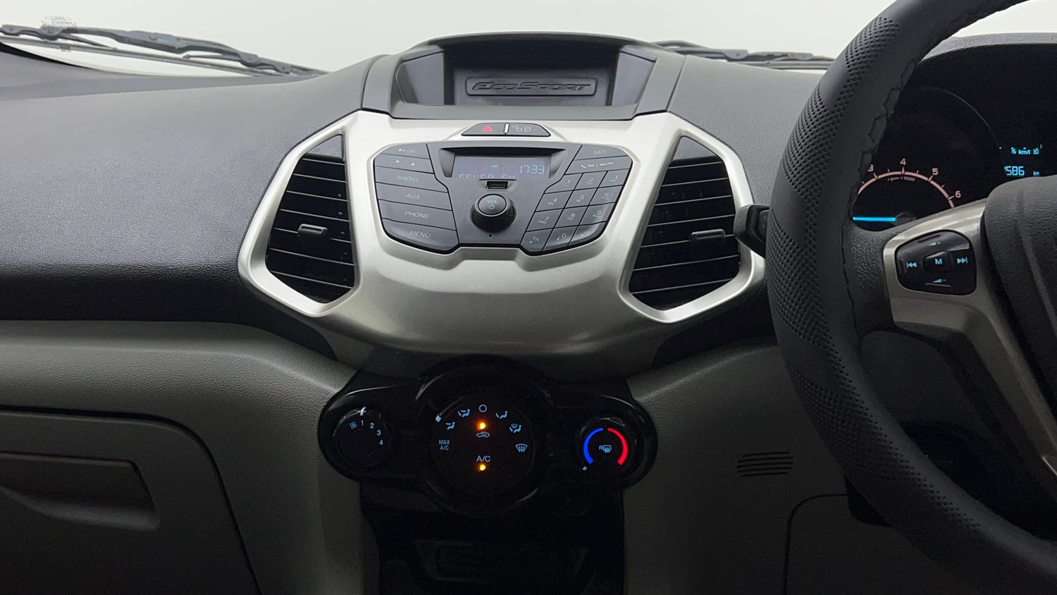 Used 2015 Ford EcoSport Trend 1.5 Ti-VCT Petrol Manual interior MUSIC SYSTEM & AC CONTROL VIEW
