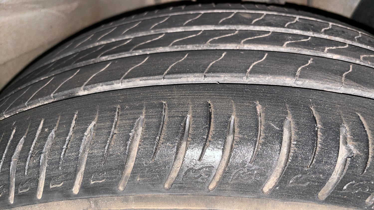 Used 2023 Hyundai Venue SX 1.5 CRDi Diesel Manual tyres RIGHT FRONT TYRE TREAD VIEW