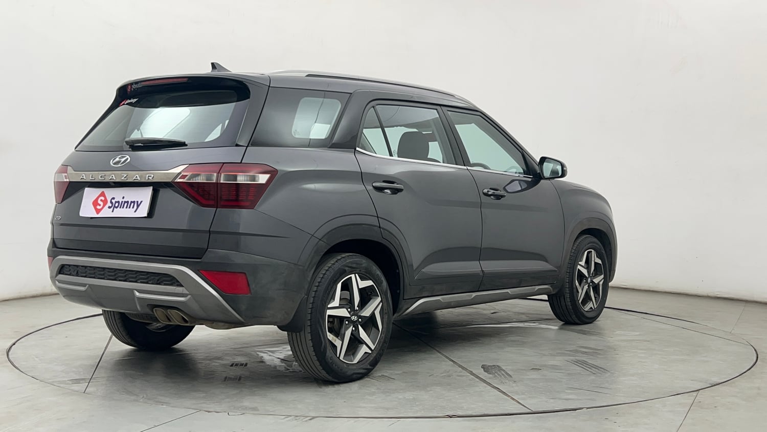 Used 2022 Hyundai Alcazar Prestige 7 STR 2.0 Petrol Petrol Manual exterior RIGHT REAR CORNER VIEW