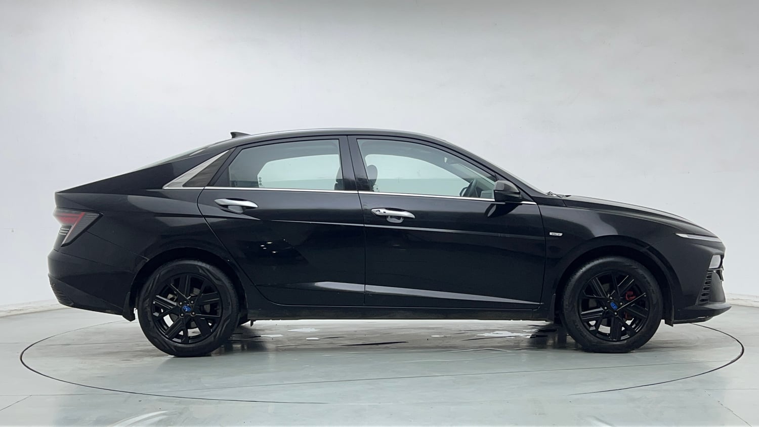 Used 2023 Hyundai Verna SX (O) 1.5 Turbo Petrol DCT Petrol Automatic exterior RIGHT SIDE VIEW