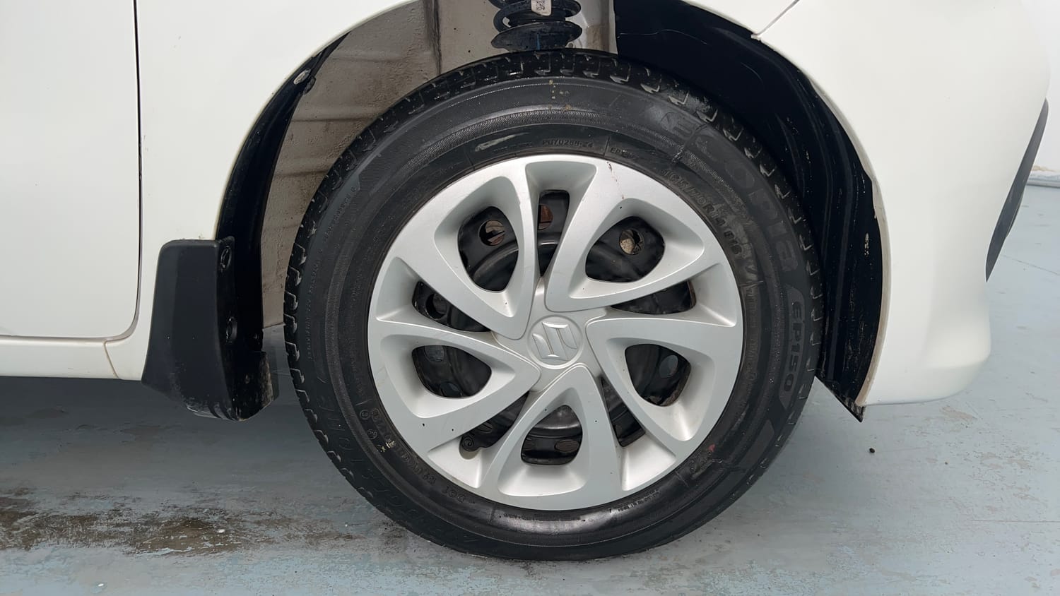 Used 2024 Maruti Suzuki Celerio ZXi Petrol Manual tyres RIGHT FRONT TYRE RIM VIEW